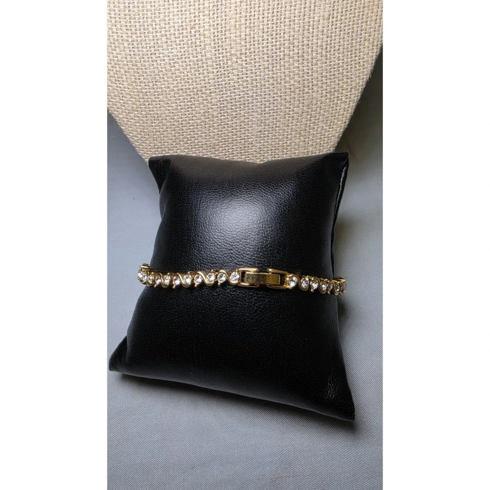 Vintage Premier Designs PD Gold Tone  Rhinestone Bracelet 7.5